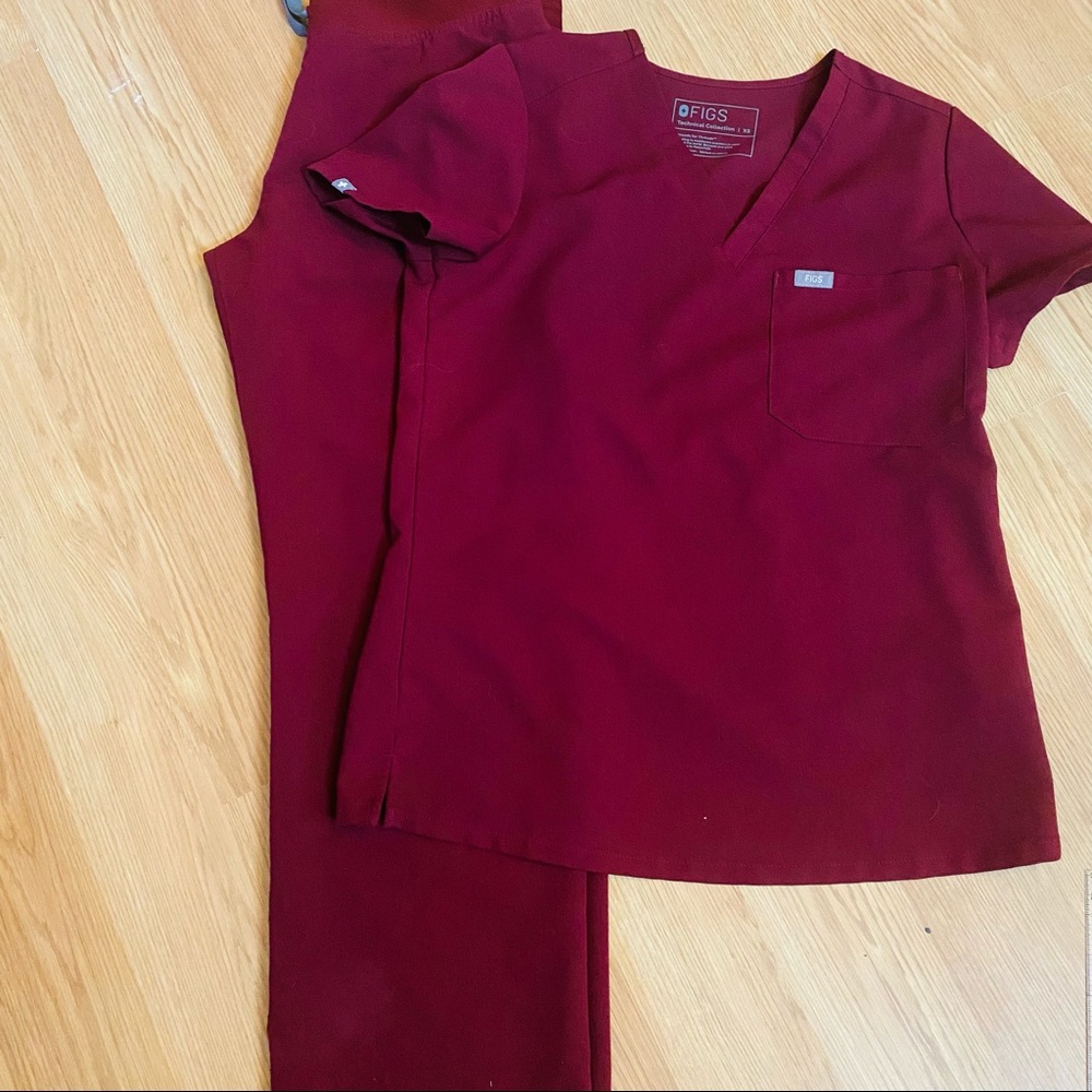 Burgundy figs scrubs